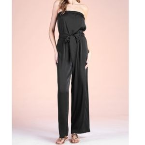 Black Jumpsuit sleveless tie front wide leg with pockets  Medium